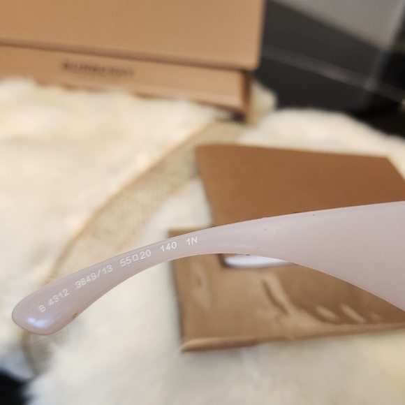 Authentic Burberry Lilac sunglasses - Picture 4 of 5